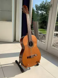 رنگبندی و تعمیر گیتار کلاسیک کارل هافنر HC504